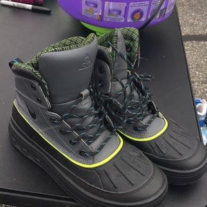 Nike acg boots sz 5.5